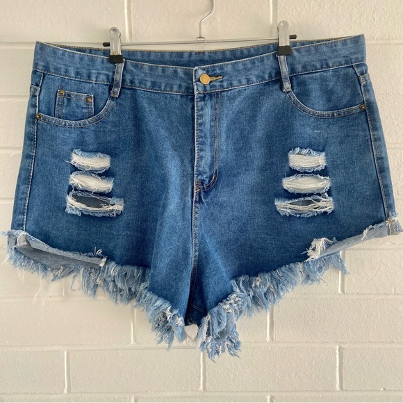 SHEIN Pants - Shein distressed denim short shorts with frayed hem Size 16/18